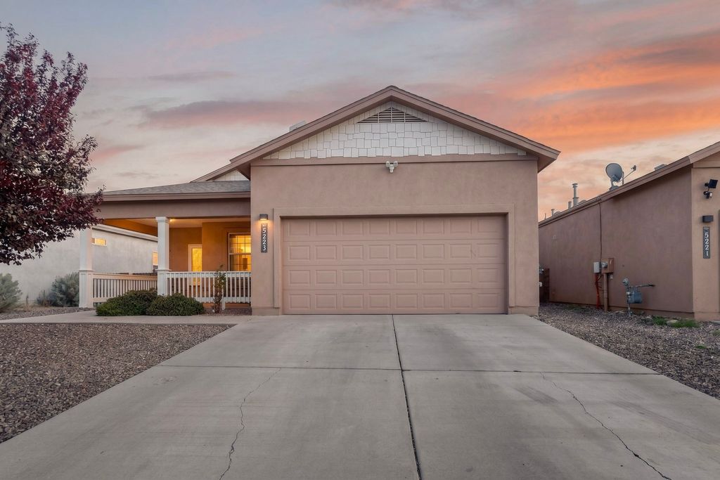 5223 Via del Cielo, Santa Fe, NM 87507