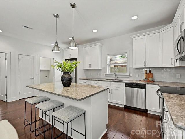 1216 Lomax Avenue, Charlotte, NC 28211