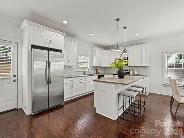 1216 Lomax Avenue, Charlotte, NC 28211