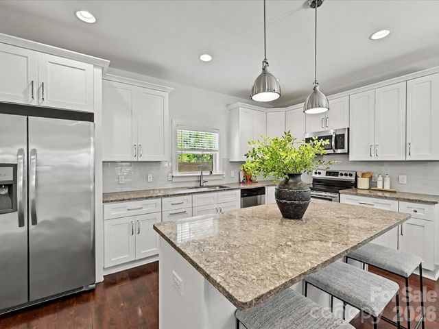 1216 Lomax Avenue, Charlotte, NC 28211