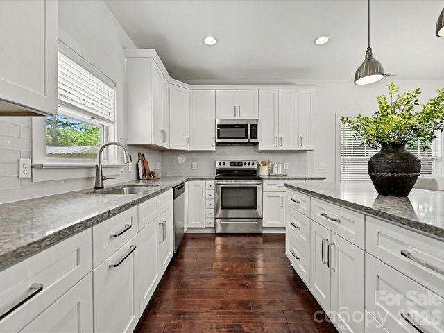1216 Lomax Avenue, Charlotte, NC 28211