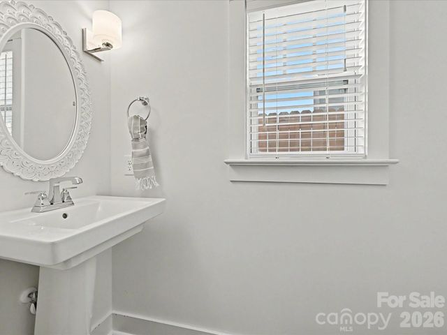 1216 Lomax Avenue, Charlotte, NC 28211