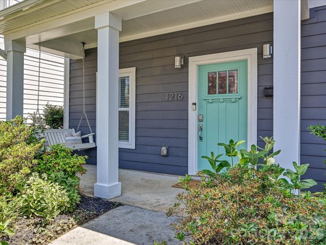 1216 Lomax Avenue, Charlotte, NC 28211