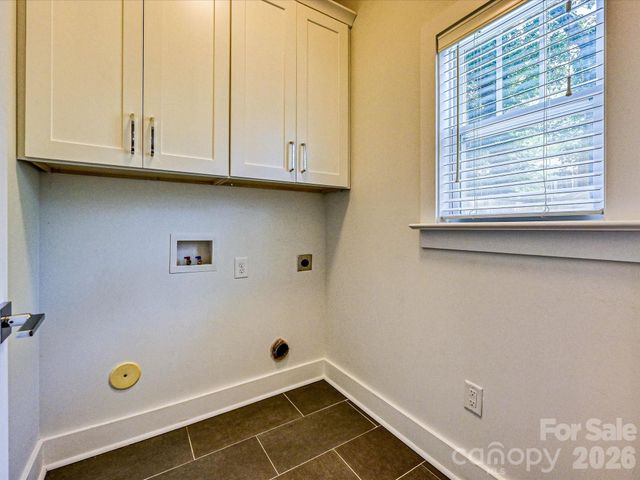 1216 Lomax Avenue, Charlotte, NC 28211