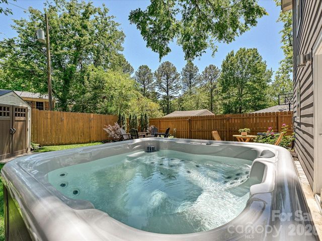 1216 Lomax Avenue, Charlotte, NC 28211
