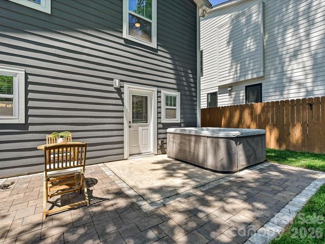 1216 Lomax Avenue, Charlotte, NC 28211