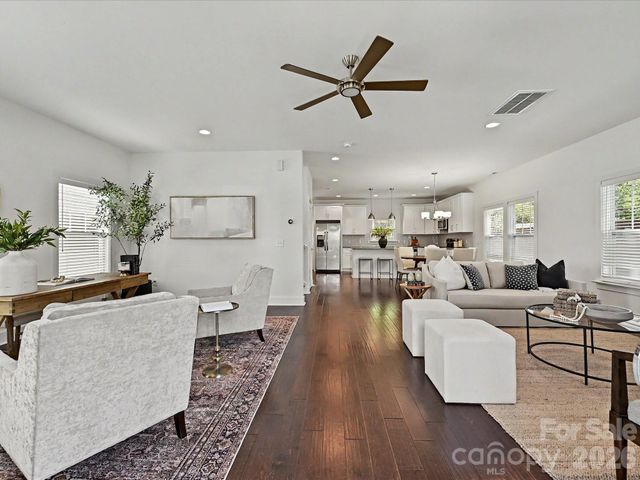 1216 Lomax Avenue, Charlotte, NC 28211