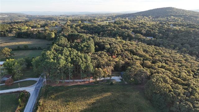 18864 Lake Sequoyah Road, Fayetteville, AR 72701