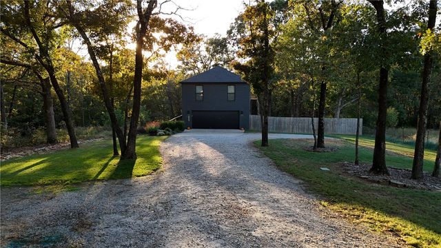 18864 Lake Sequoyah Road, Fayetteville, AR 72701