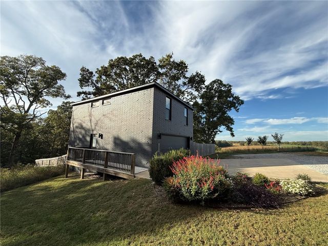 18864 Lake Sequoyah Road, Fayetteville, AR 72701