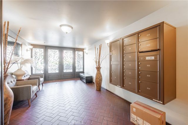 11560 Moorpark Street 204, North Hollywood, CA 91602
