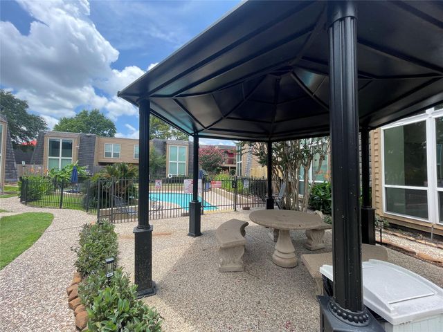 16120 Stuebner Airline Road 601, Spring, TX 77379