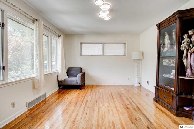 6759 Lafayette Avenue, Omaha, NE 68132