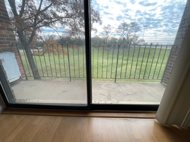 1018 CASTILIAN Court 205, Glenview, IL 60025