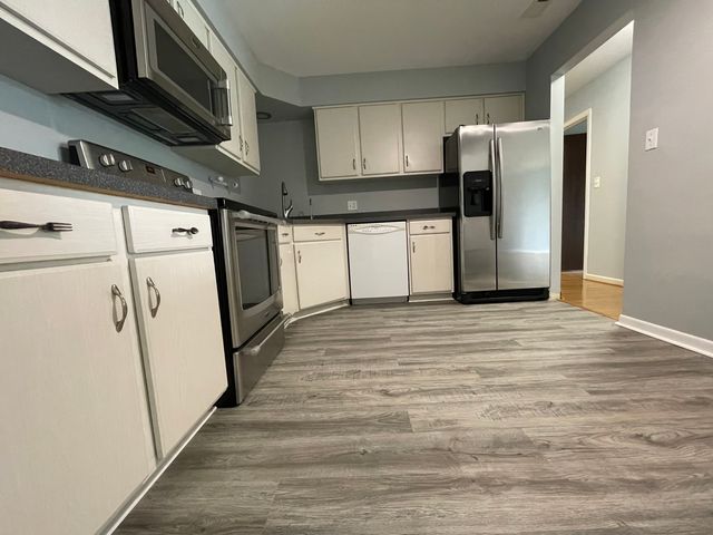 1018 CASTILIAN Court 205, Glenview, IL 60025