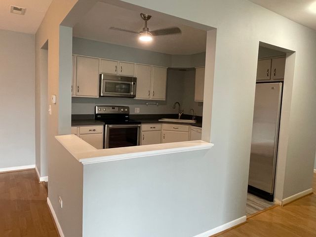 1018 CASTILIAN Court 205, Glenview, IL 60025