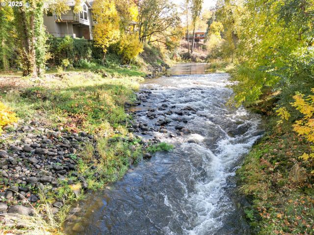 17576 ABIQUA Rd, Silverton, OR 97381