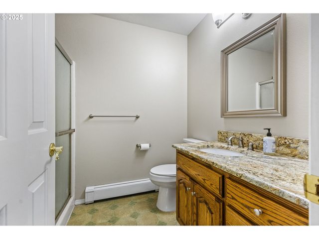 17576 ABIQUA Rd, Silverton, OR 97381