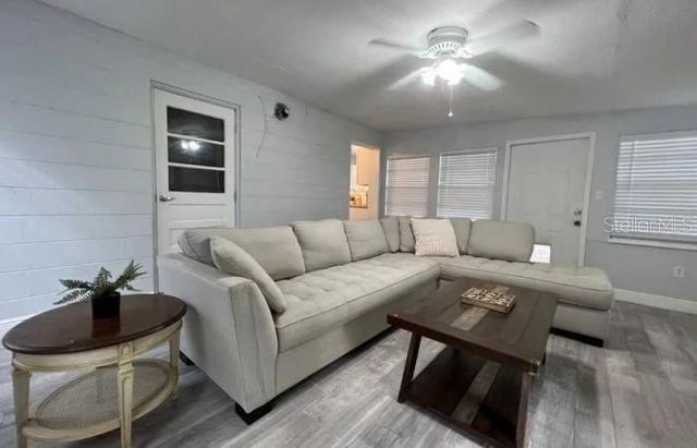 709 W BAYSHORE DRIVE, Tarpon Springs, FL 34689