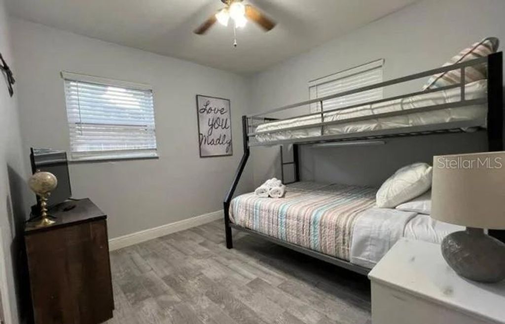 Image 3 of property listing at 709 W BAYSHORE DRIVE, Tarpon Springs, FL 34689