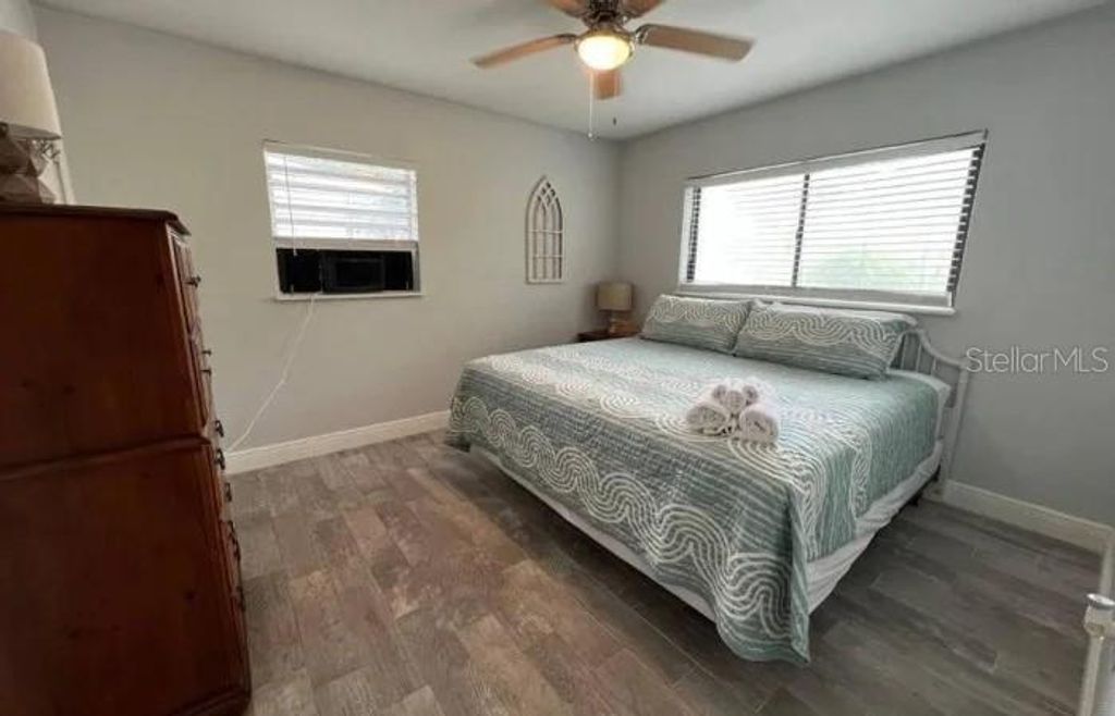 Image 6 of property listing at 709 W BAYSHORE DRIVE, Tarpon Springs, FL 34689