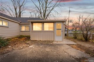 933 Myrtle Avenue, Waterford, MI 48328