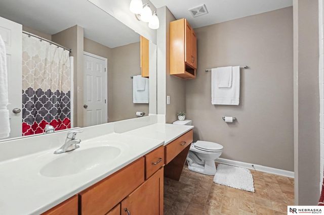 19509 V Street, Omaha, NE 68135