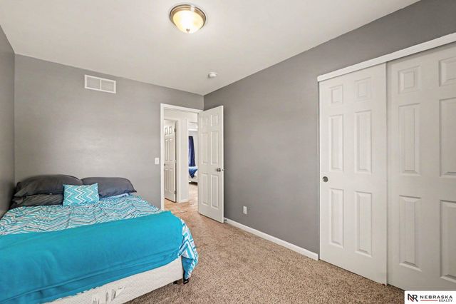 19509 V Street, Omaha, NE 68135