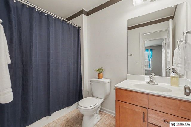 19509 V Street, Omaha, NE 68135