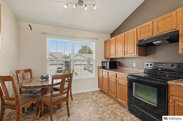 19509 V Street, Omaha, NE 68135