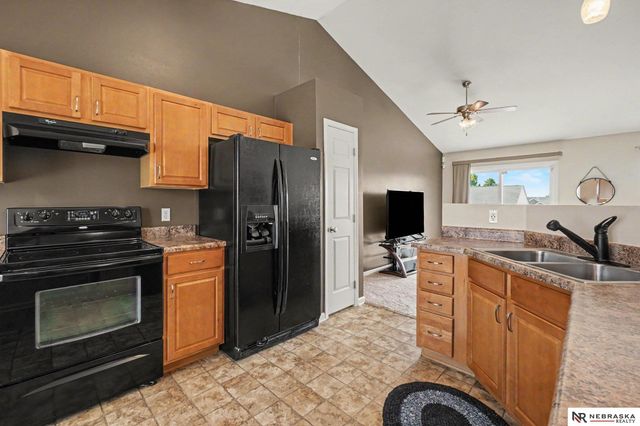 19509 V Street, Omaha, NE 68135