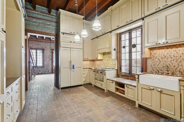 1031 Chartres St, New Orleans, LA 70116