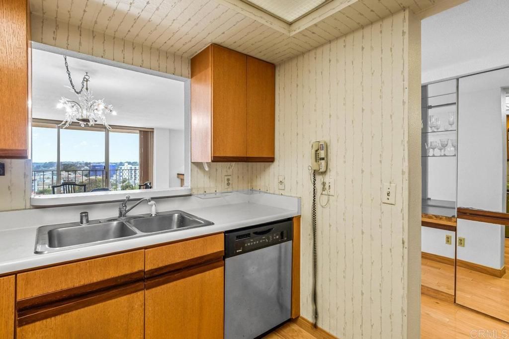 Image 9 of property listing at 3635 7th Ave 13E, San Diego, CA 92103