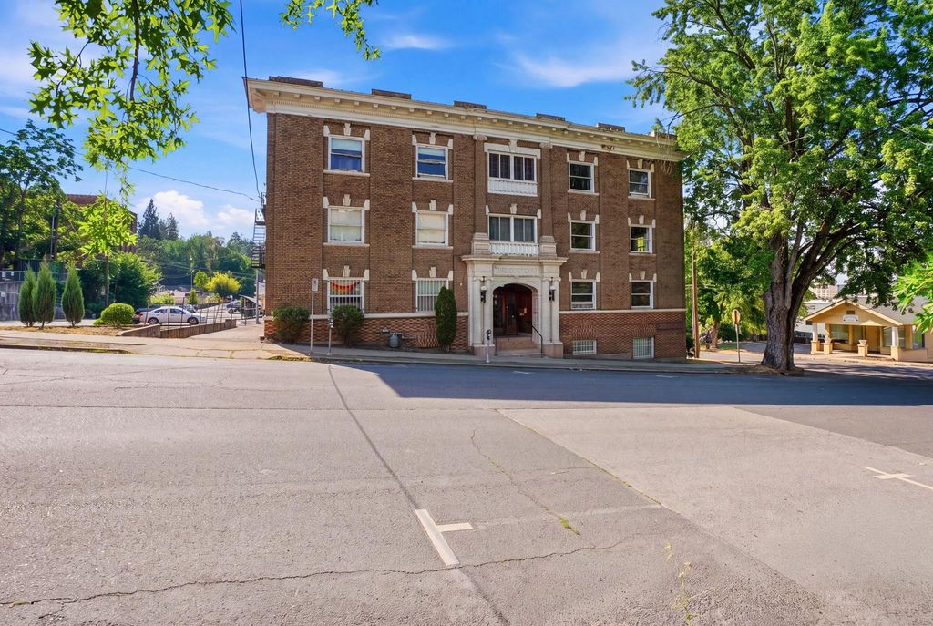 702 S Bernard St, Spokane, WA 99204 photo 2