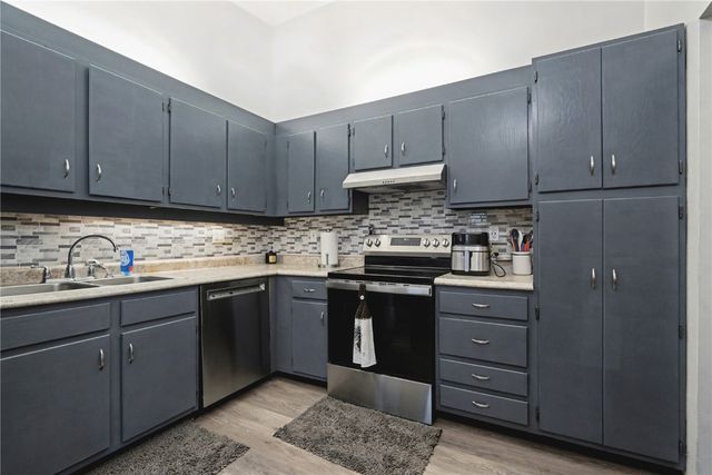 2955 Bowling Street SW 238, Cedar Rapids, IA 52404