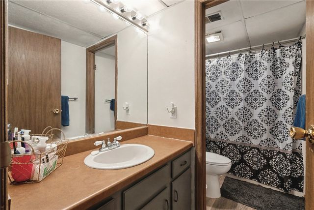 2955 Bowling Street SW 238, Cedar Rapids, IA 52404