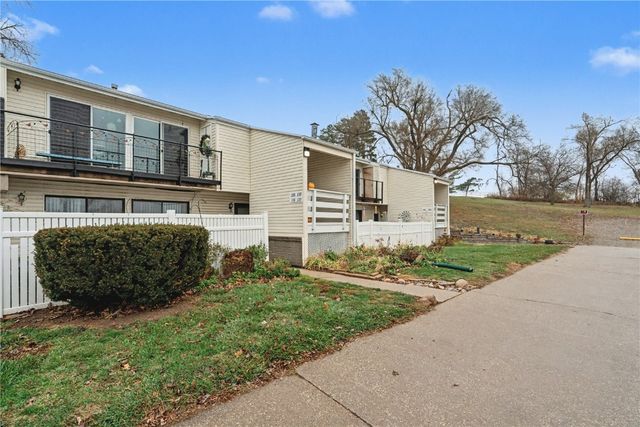 2955 Bowling Street SW 238, Cedar Rapids, IA 52404