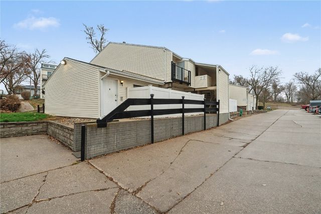 2955 Bowling Street SW 238, Cedar Rapids, IA 52404