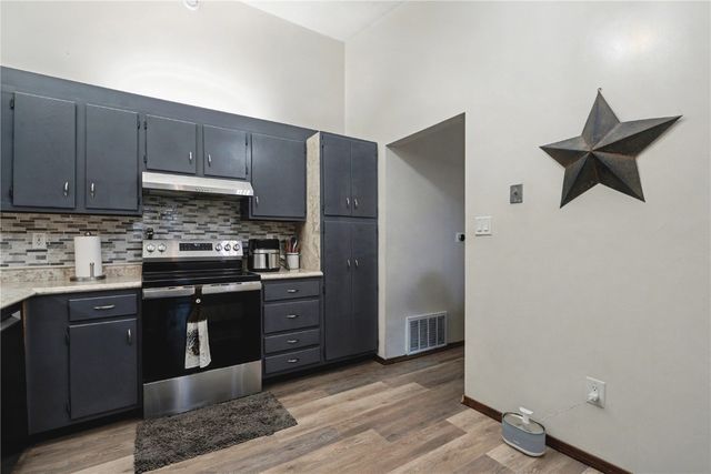 2955 Bowling Street SW 238, Cedar Rapids, IA 52404