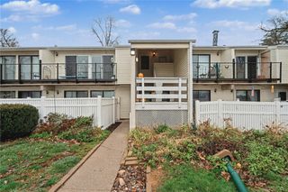 2955 Bowling Street SW 238, Cedar Rapids, IA 52404