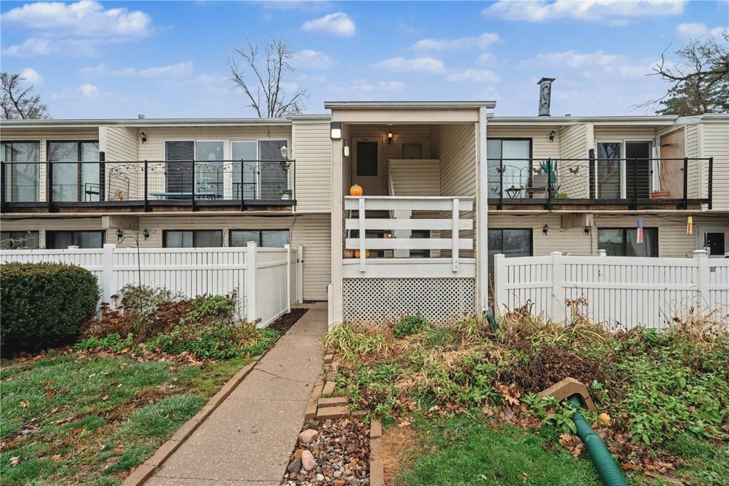 2955 Bowling Street SW 238, Cedar Rapids, IA 52404