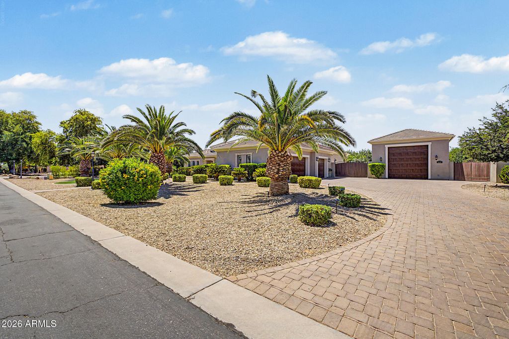 2347 E SANOQUE Court, Gilbert, AZ 85298 — photo 2