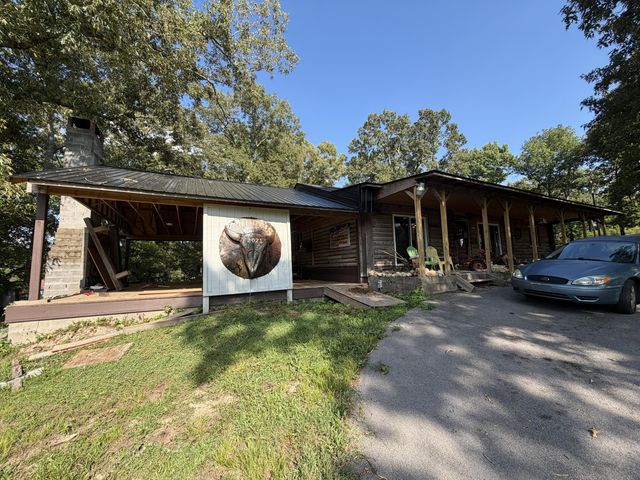 608 E Garden Farm Road, Rossville, GA 30741