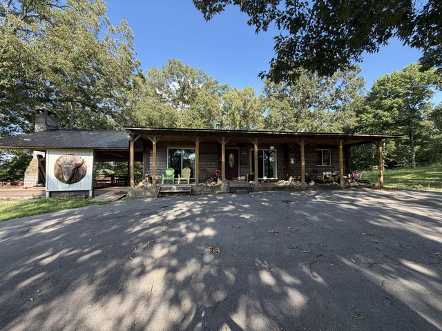 608 E Garden Farm Road, Rossville, GA 30741