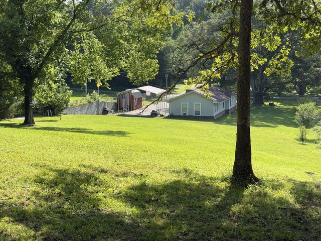 608 E Garden Farm Road, Rossville, GA 30741