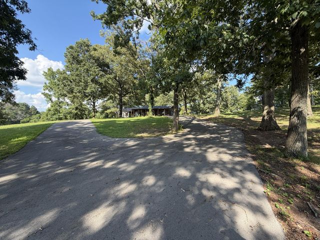 608 E Garden Farm Road, Rossville, GA 30741