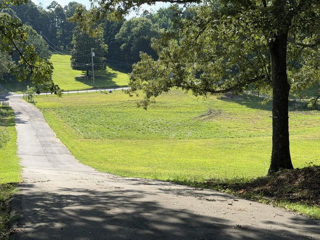 608 E Garden Farm Road, Rossville, GA 30741