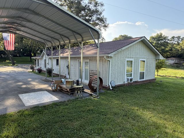608 E Garden Farm Road, Rossville, GA 30741