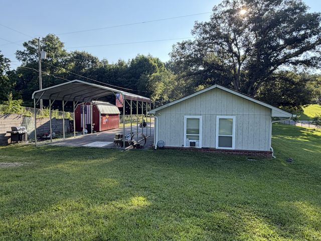 608 E Garden Farm Road, Rossville, GA 30741
