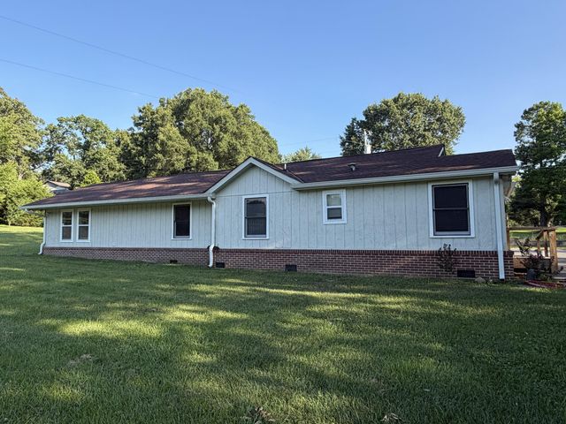 608 E Garden Farm Road, Rossville, GA 30741